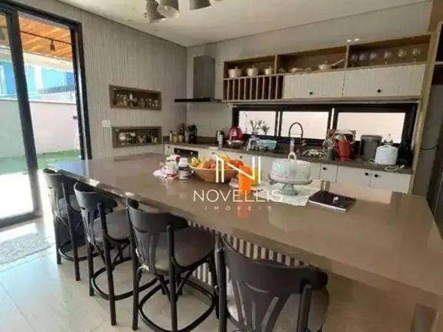 Casa / Sobrado em Condomínio para Locação em Jacareí/SP Jardim Jacinto 3 Quartos