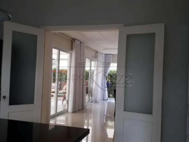 Casa / Sobrado em Condomínio para Locação em Jacareí/SP Jardim Paraíba 4 Quartos