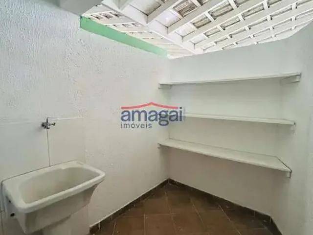 Casa / Sobrado em Condomínio para Locação em Jacareí/SP Jardim Santa Maria 2 Quartos