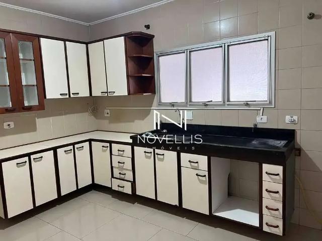 Casa / Sobrado em Condomínio para Locação em Jacareí/SP Jardim Santa Maria 3 Quartos