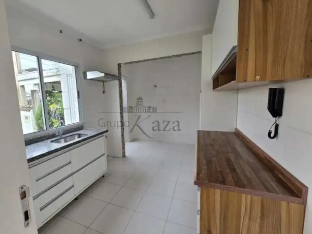 Casa / Sobrado em Condomínio para Locação em Jacareí/SP Loteamento Villa Branca 3 Quartos