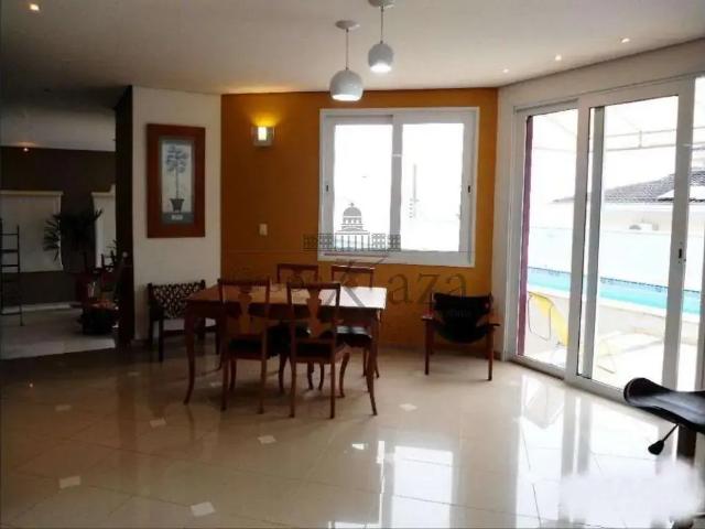 Casa / Sobrado em Condomínio para Locação em Jacareí/SP Vila Zezé 3 Quartos