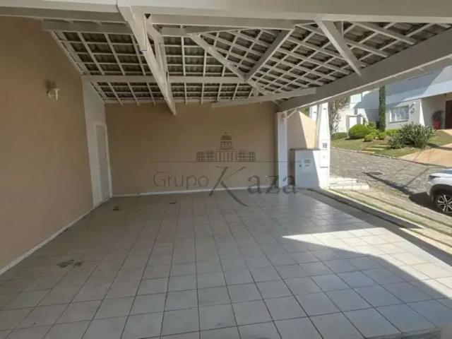 Casa / Sobrado em Condomínio para Locação em Jacareí/SP Vila Zezé 3 Quartos