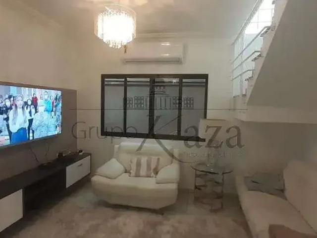 Casa / Sobrado em Condomínio para Locação em Jacareí/SP Vila Zezé 4 Quartos
