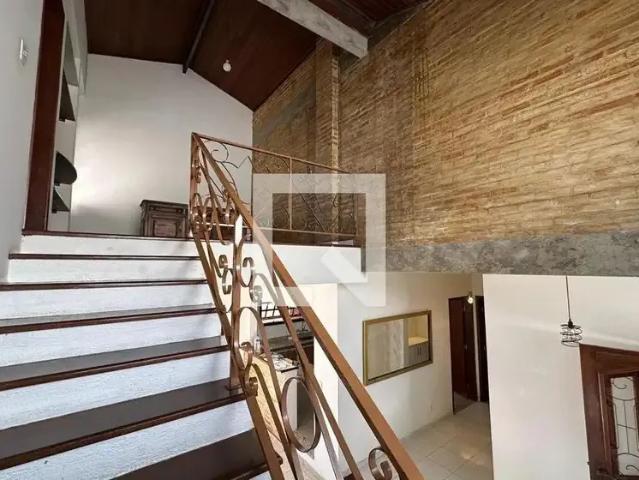 Casa / Sobrado em Condomínio para Locação em Jacareí/SP Vila Branca 3 Quartos