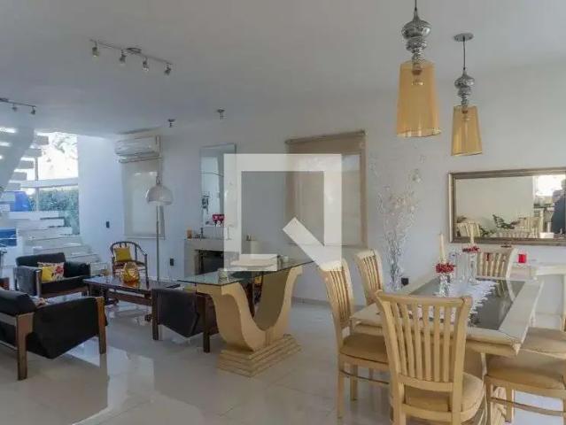 Casa / Sobrado em Condomínio para Locação em Jacareí/SP Vila Branca 3 Quartos