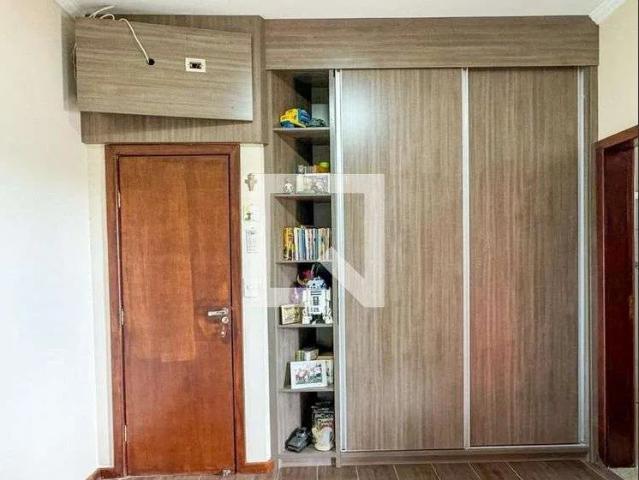 Casa / Sobrado em Condomínio para Locação em Jacareí/SP Vila Branca 4 Quartos