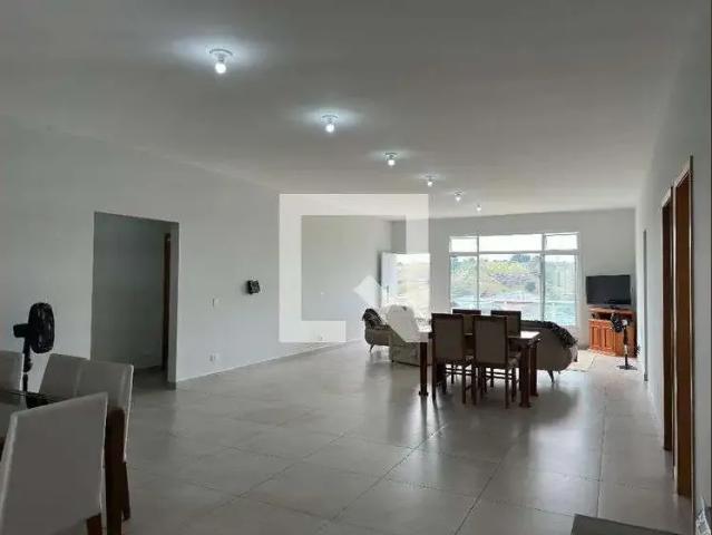 Casa / Sobrado em Condomínio para Locação em Jacareí/SP Vila Branca 5 Quartos