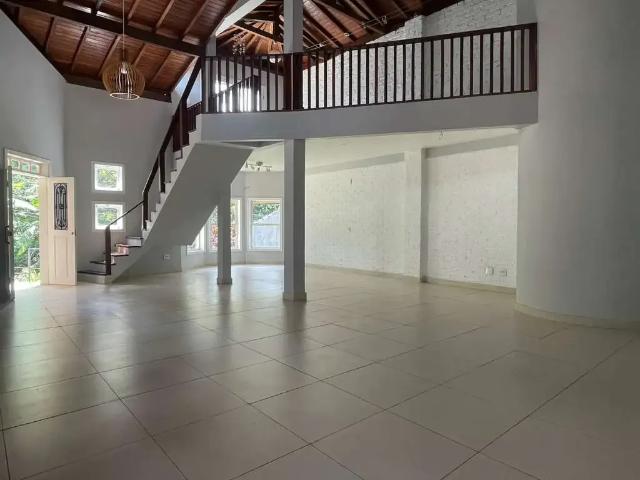 Casa / Sobrado em Condomínio para Locação em Juiz de Fora/MG Parque Jardim da Serra 3 Quartos