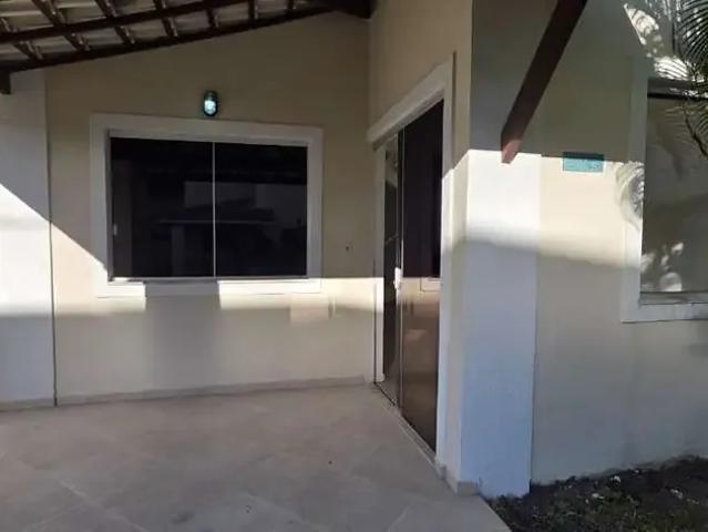 Casa / Sobrado em Condomínio para Locação em Lauro de Freitas/BA Buraquinho 4 Quartos