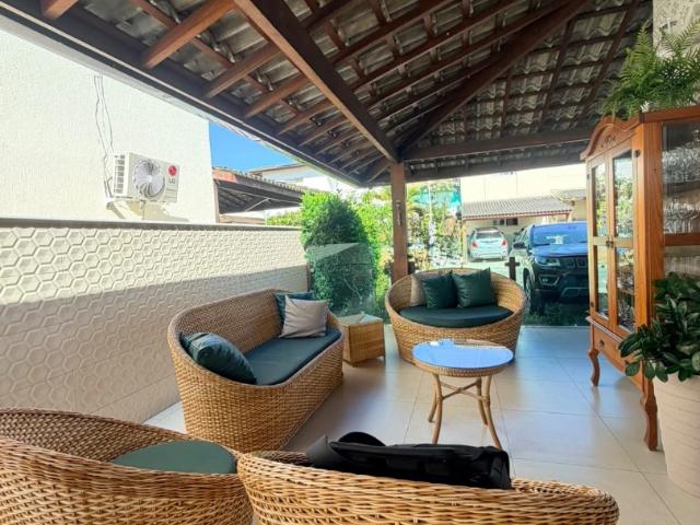 Casa / Sobrado em Condomínio para Locação em Lauro de Freitas/BA Buraquinho 4 Quartos