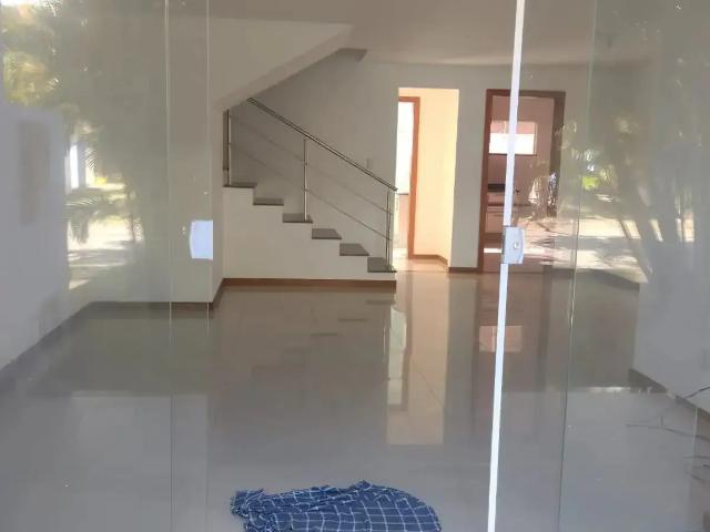 Casa / Sobrado em Condomínio para Locação em Lauro de Freitas/BA Buraquinho 4 Quartos