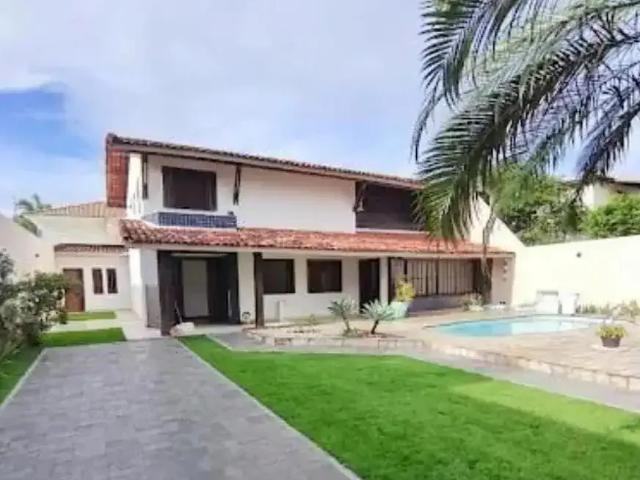 Casa / Sobrado em Condomínio para Locação em Lauro de Freitas/BA Buraquinho 5 Quartos