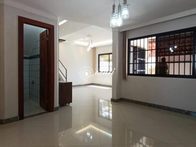 Casa / Sobrado em Condomínio para Locação em Lauro de Freitas/BA Miragem 4 Quartos