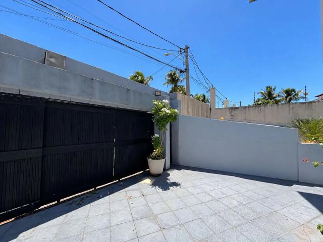 Casa / Sobrado em Condomínio para Locação em Lauro de Freitas/BA Miragem 4 Quartos