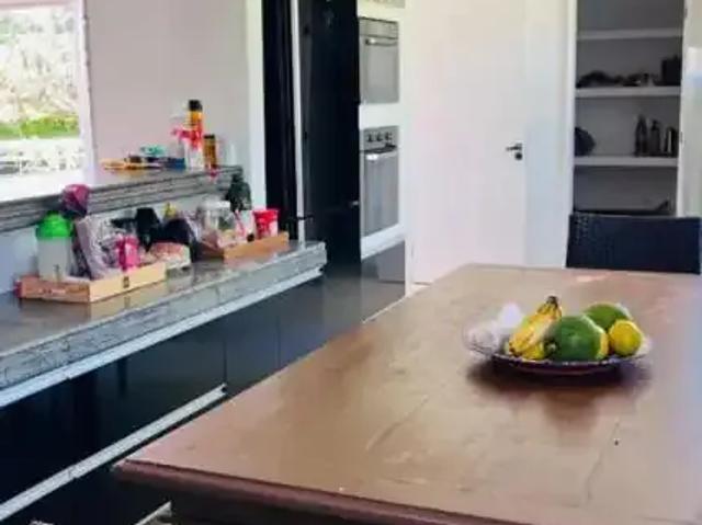 Casa / Sobrado em Condomínio para Locação em Lauro de Freitas/BA Portão 5 Quartos