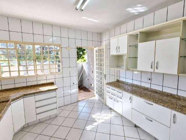Casa / Sobrado em Condomínio para Locação em Londrina/PR Aeroporto 3 Quartos