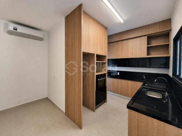 Casa / Sobrado em Condomínio para Locação em Louveira/SP Vila Omizollo 3 Quartos