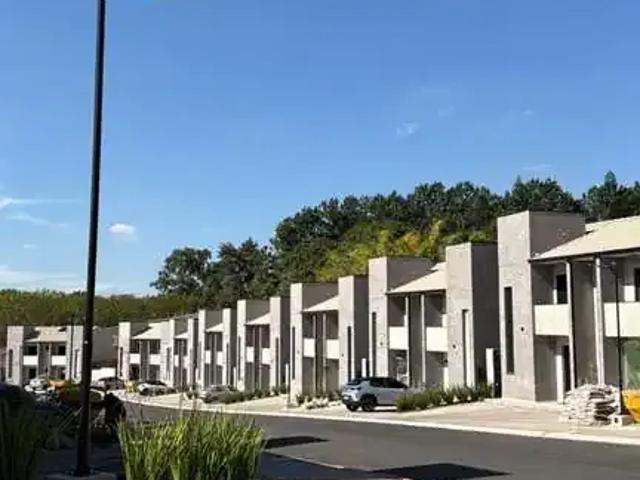 Casa / Sobrado em Condomínio para Locação em Louveira/SP Vila Omizollo 2 Quartos