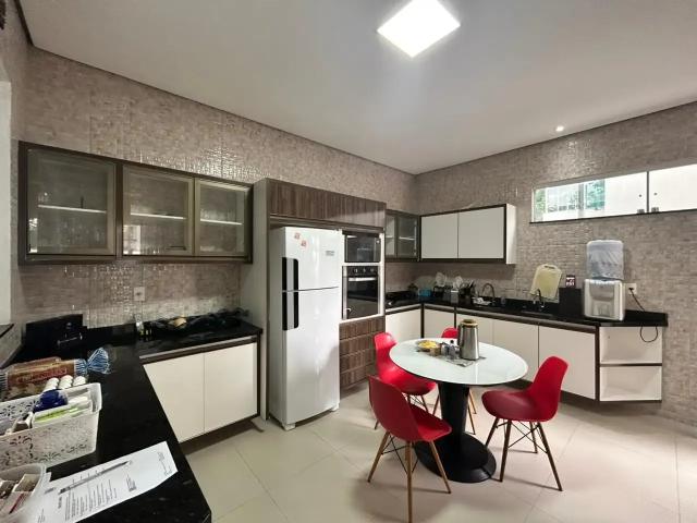 Casa / Sobrado em Condomínio para Locação em Manaus/AM Ponta Negra 3 Quartos