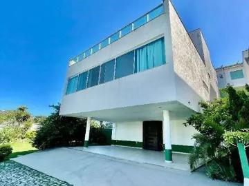Casa / Sobrado em Condomínio para Locação em Macaé/RJ Cancela Preta 3 Quartos