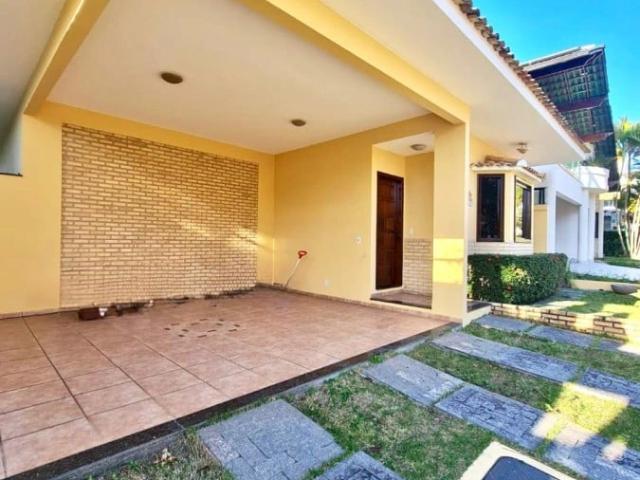 Casa / Sobrado em Condomínio para Locação em Macaé/RJ Glória 3 Quartos