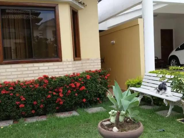 Casa / Sobrado em Condomínio para Locação em Macaé/RJ Glória 3 Quartos