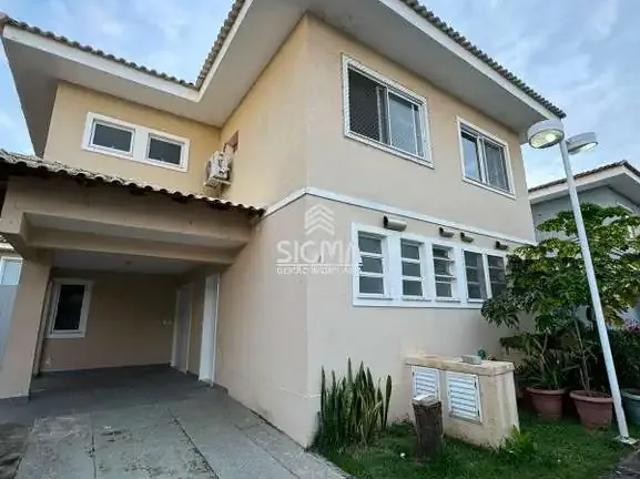 Casa / Sobrado em Condomínio para Locação em Macaé/RJ Glória 3 Quartos