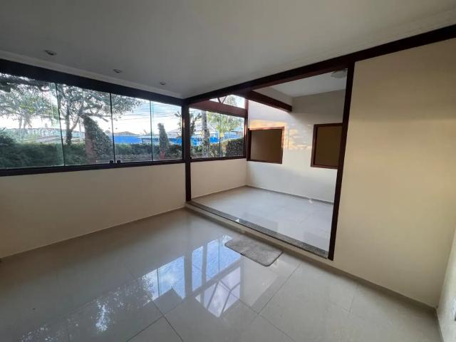 Casa / Sobrado em Condomínio para Locação em Macaé/RJ Lagoa 4 Quartos