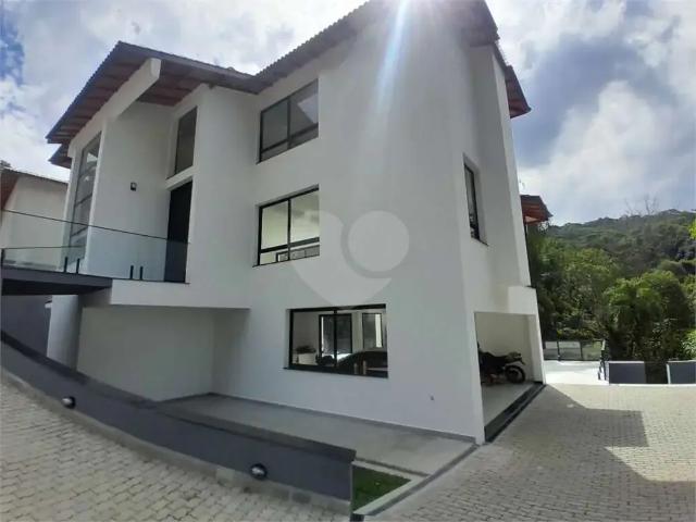 Casa / Sobrado em Condomínio para Locação em Mairiporã/SP Caraguatá 3 Quartos