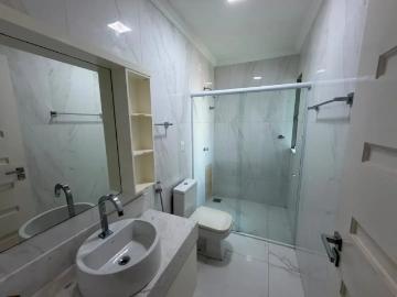 Casa / Sobrado em Condomínio para Locação em Maracanaú/CE Luzardo Viana 4 Quartos