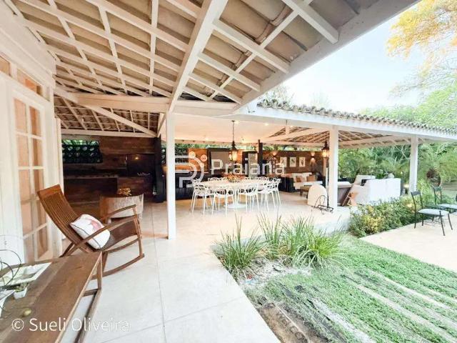 Casa / Sobrado em Condomínio para Locação em Mata de São João/BA Praia do Forte 4 Quartos