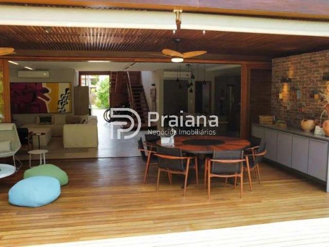 Casa / Sobrado em Condomínio para Locação em Mata de São João/BA Praia do Forte 5 Quartos
