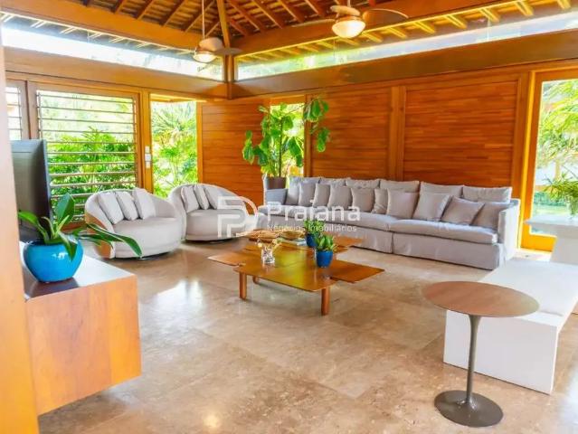 Casa / Sobrado em Condomínio para Locação em Mata de São João/BA Praia do Forte 6 Quartos