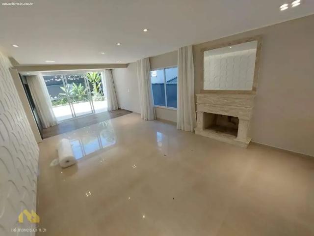 Casa / Sobrado em Condomínio para Locação em Mogi das Cruzes/SP Vila Oliveira 4 Quartos