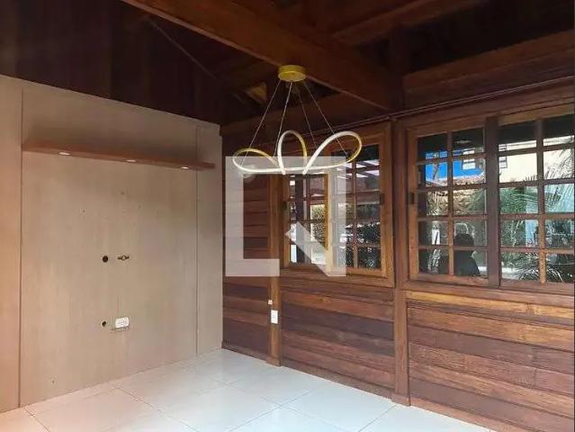 Casa / Sobrado em Condomínio para Locação em Niterói/RJ Engenho do Mato 2 Quartos