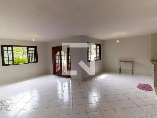 Casa / Sobrado em Condomínio para Locação em Niterói/RJ Engenho do Mato 3 Quartos