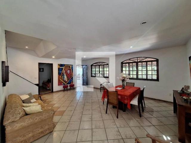 Casa / Sobrado em Condomínio para Locação em Niterói/RJ Maria Paula 4 Quartos