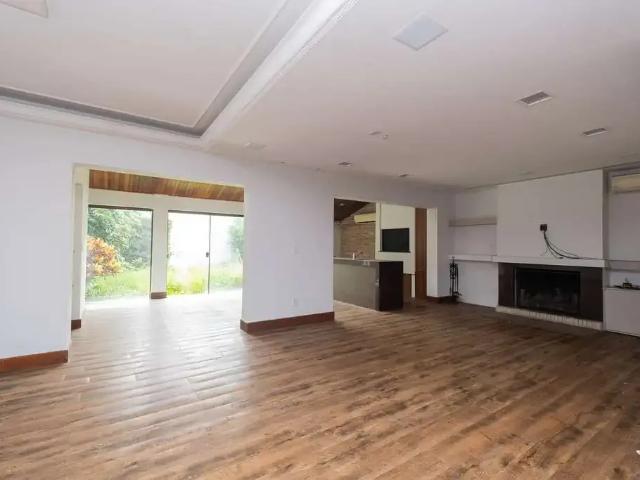 Casa / Sobrado em Condomínio para Locação em Pelotas/RS Areal 4 Quartos