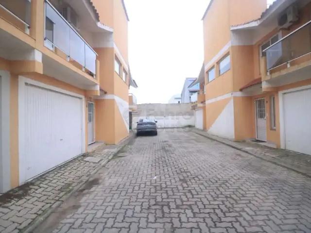 Casa / Sobrado em Condomínio para Locação em Pelotas/RS Fragata 2 Quartos