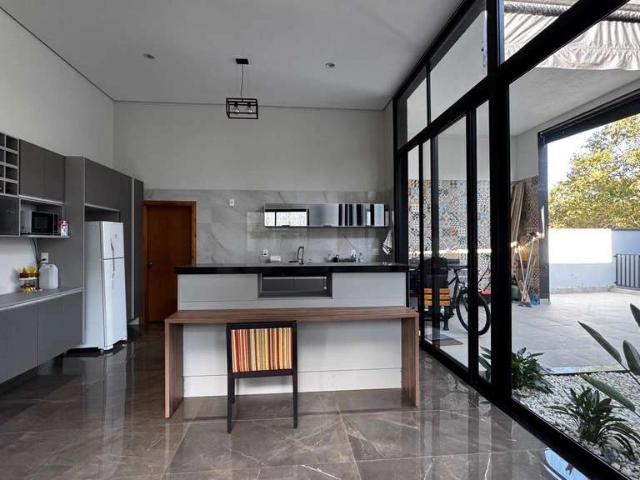Casa / Sobrado em Condomínio para Locação em Pindamonhangaba/SP Loteamento Residencial Reserva dos Lagos 3 Quartos