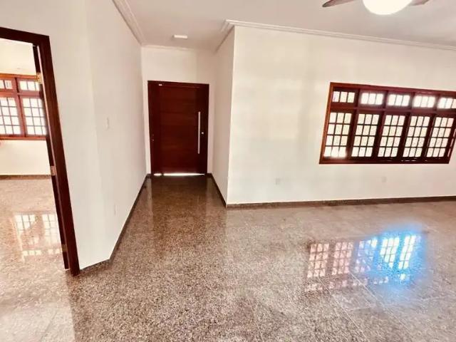 Casa / Sobrado em Condomínio para Locação em Pindamonhangaba/SP Nossa Senhora do Perpétuo Socorro 6 Quartos