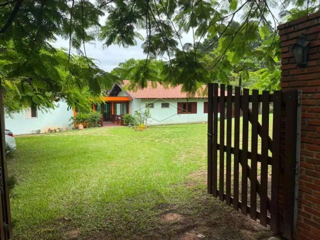 Casa / Sobrado em Condomínio para Locação em Piratininga/SP Zona Rural 5 Quartos