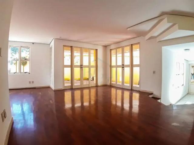 Casa / Sobrado em Condomínio para Locação em Poços de Caldas/MG Country Club 4 Quartos