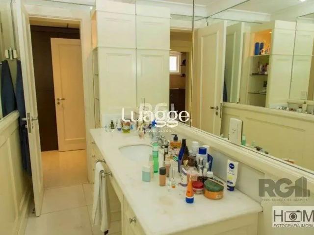 Casa / Sobrado em Condomínio para Locação em Porto Alegre/RS Três Figueiras 4 Quartos