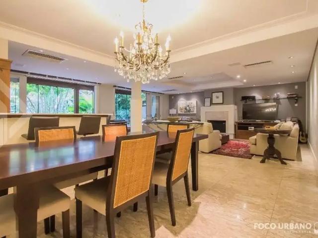 Casa / Sobrado em Condomínio para Locação em Porto Alegre/RS Três Figueiras 4 Quartos