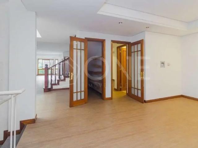 Casa / Sobrado em Condomínio para Locação em Porto Alegre/RS Três Figueiras 4 Quartos