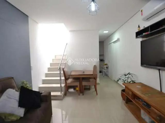 Casa / Sobrado em Condomínio para Locação em Porto Alegre/RS Tristeza 2 Quartos