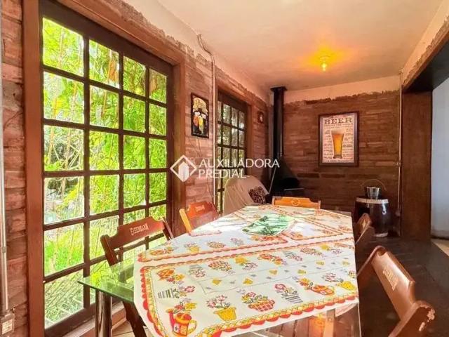Casa / Sobrado em Condomínio para Locação em Porto Alegre/RS Vila Nova 4 Quartos