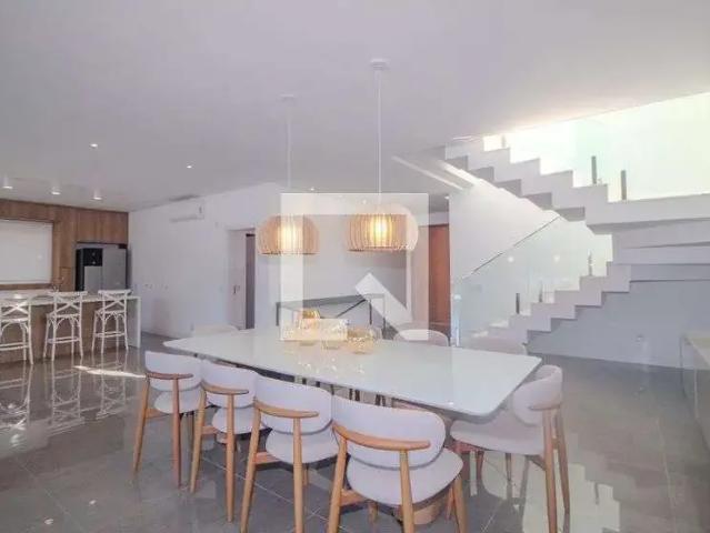 Casa / Sobrado em Condomínio para Locação em Porto Alegre/RS Vila Nova 4 Quartos